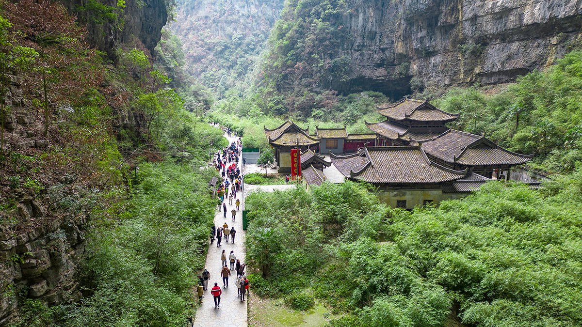 旋梯”360°旋转观光电梯震撼来袭凯发K8亚洲首部！天生三桥“天龙